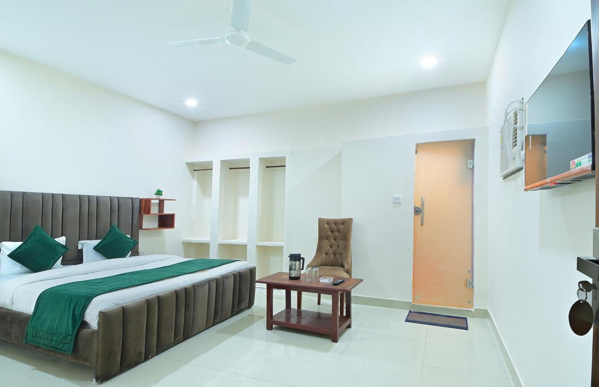 Chowdhry Tourist Lodge - New Delhi Railway Station - 2 Minutes Walk Exterior photo