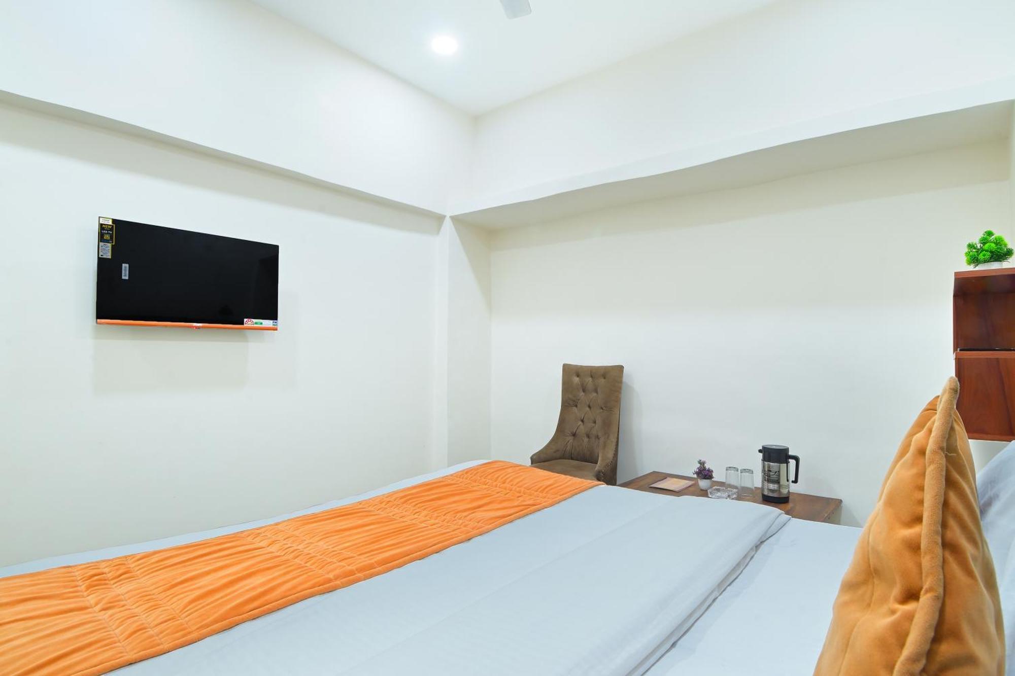 Chowdhry Tourist Lodge - New Delhi Railway Station - 2 Minutes Walk Exterior photo