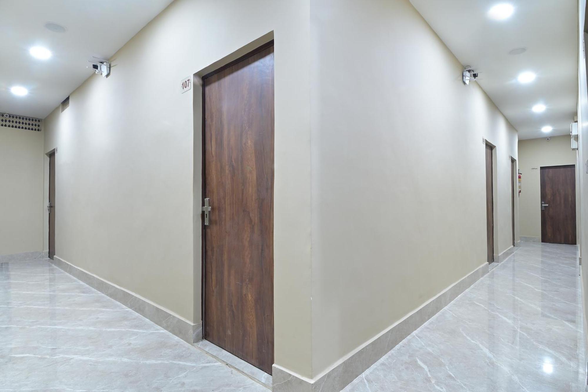 Chowdhry Tourist Lodge - New Delhi Railway Station - 2 Minutes Walk Exterior photo