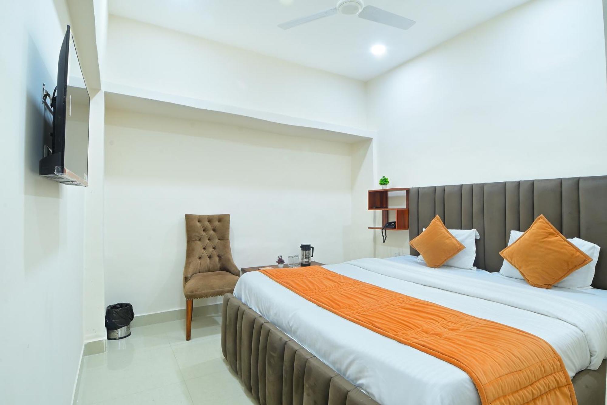 Chowdhry Tourist Lodge - New Delhi Railway Station - 2 Minutes Walk Exterior photo