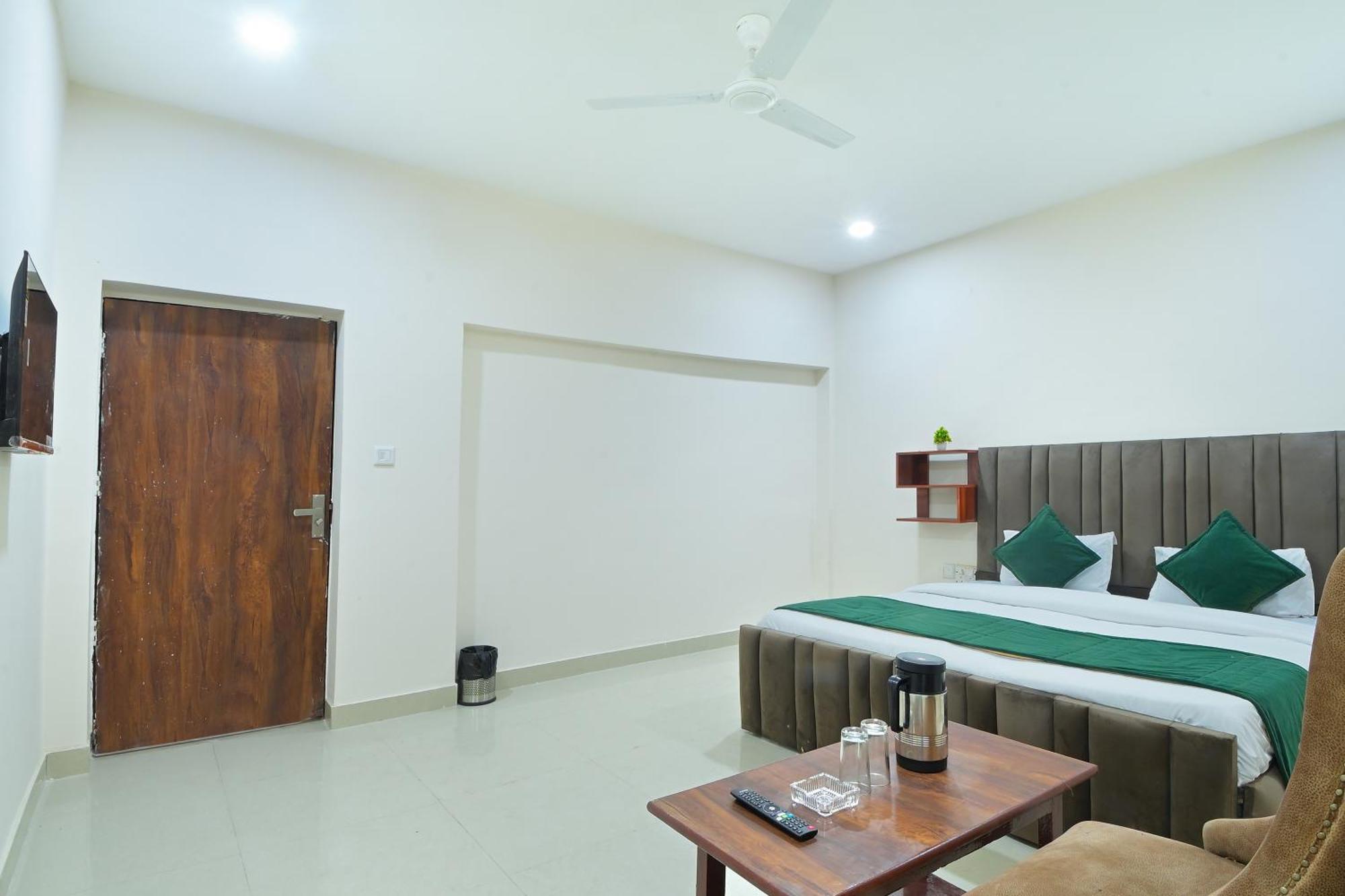 Chowdhry Tourist Lodge - New Delhi Railway Station - 2 Minutes Walk Exterior photo