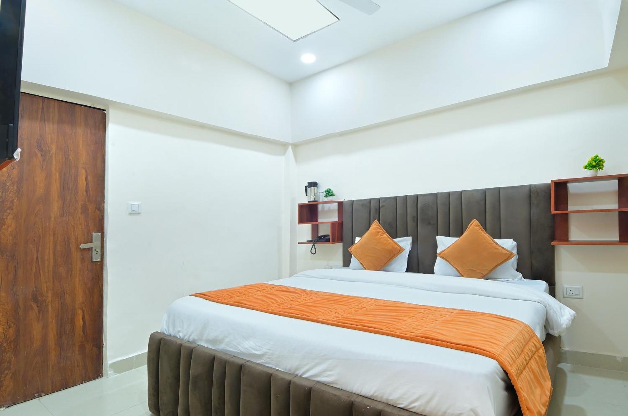 Chowdhry Tourist Lodge - New Delhi Railway Station - 2 Minutes Walk Exterior photo