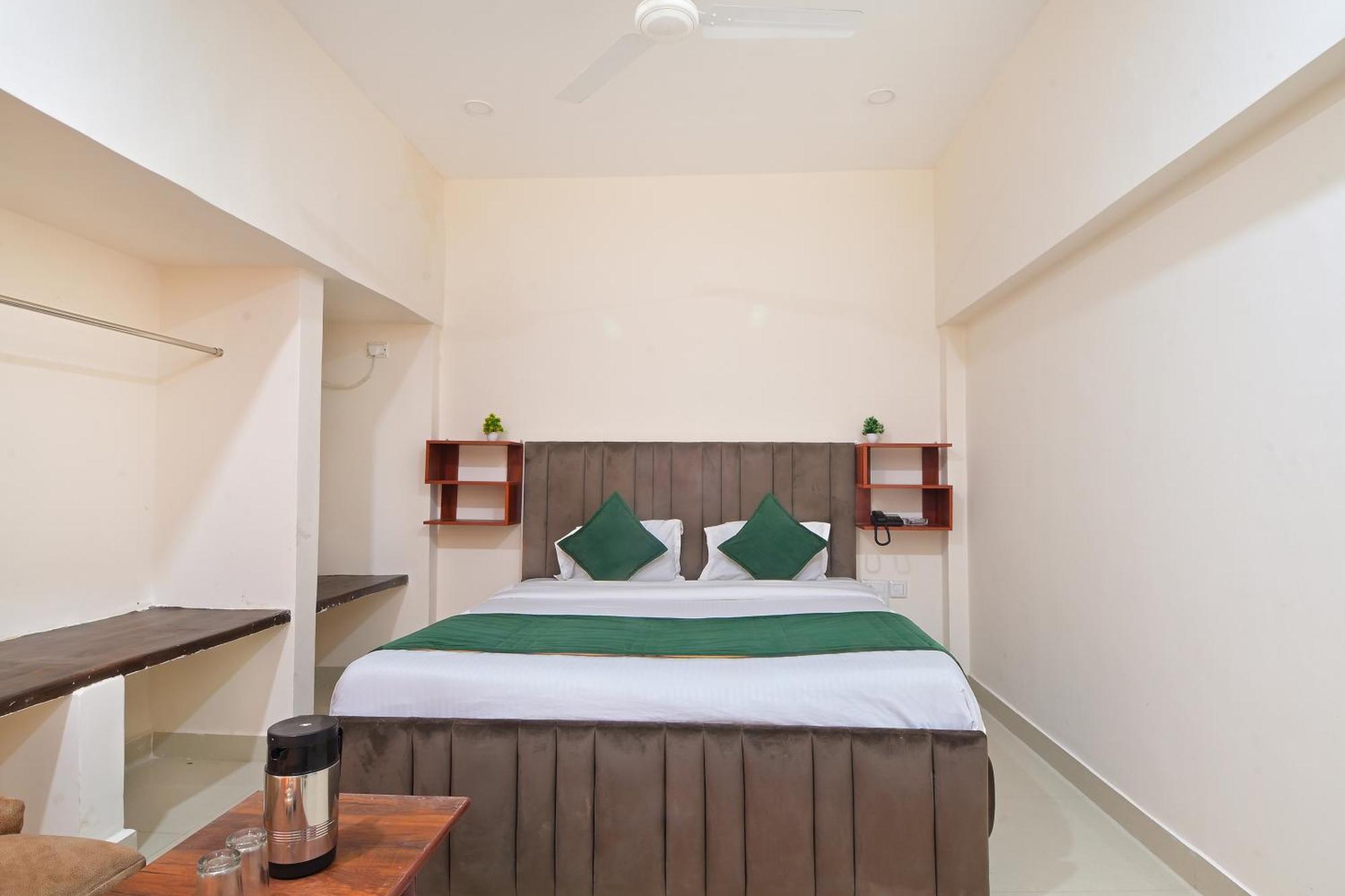 Chowdhry Tourist Lodge - New Delhi Railway Station - 2 Minutes Walk Exterior photo