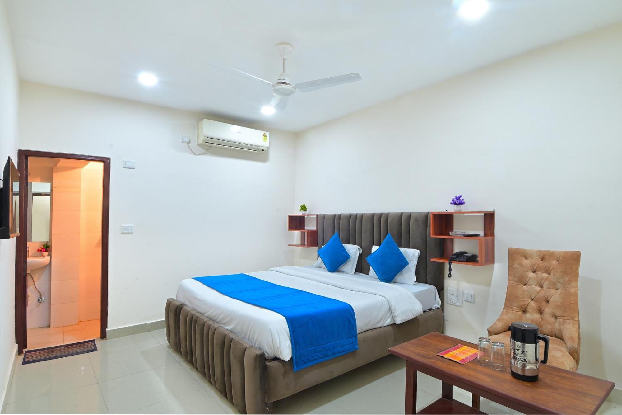 Chowdhry Tourist Lodge - New Delhi Railway Station - 2 Minutes Walk Exterior photo