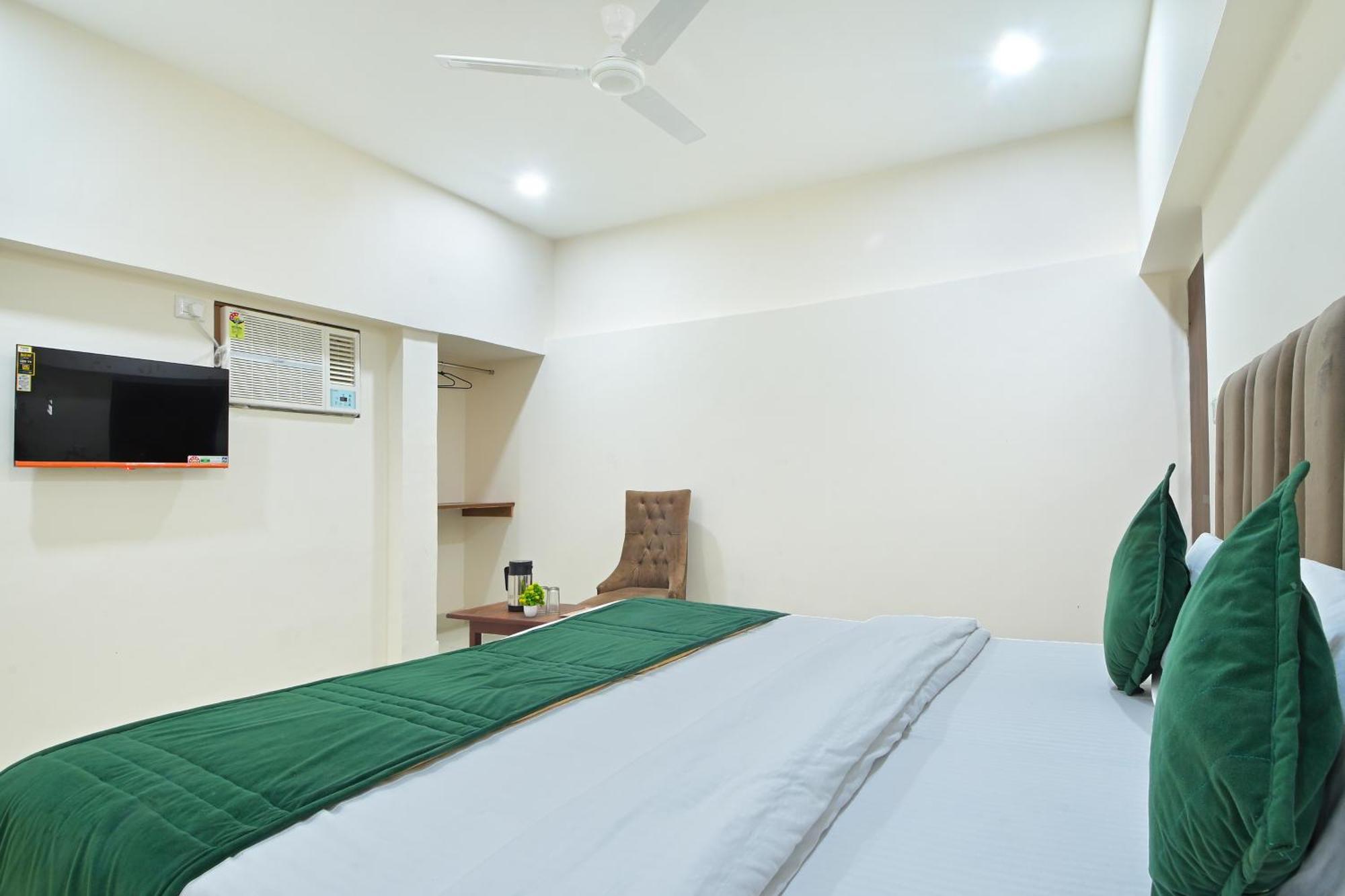 Chowdhry Tourist Lodge - New Delhi Railway Station - 2 Minutes Walk Exterior photo